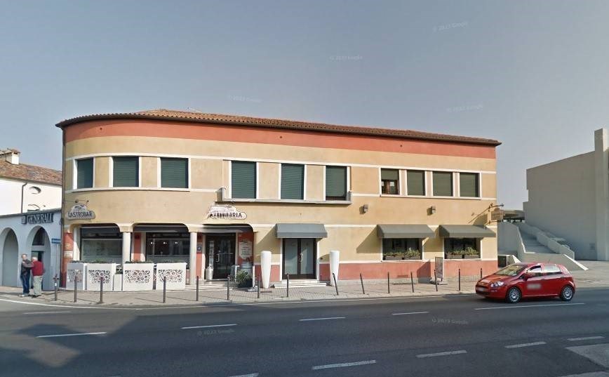 negozio in vendita ad Istrana in zona Sala