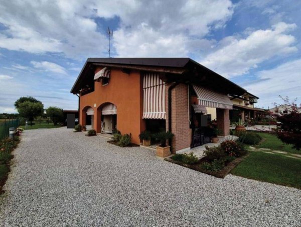 casa indipendente in vendita ad Istrana in zona Villanova