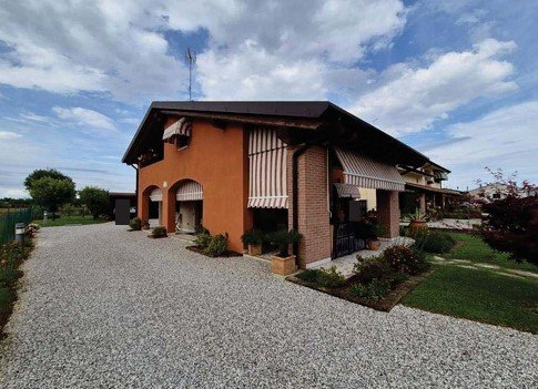 casa indipendente in vendita ad Istrana in zona Villanova