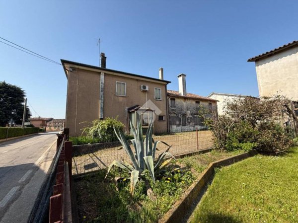 casa indipendente in vendita ad Istrana in zona Ospedaletto