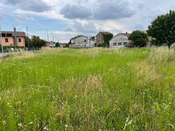 terreno edificabile in vendita ad Istrana in zona Ospedaletto