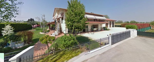 esavano in vendita ad Istrana in zona Pezzan