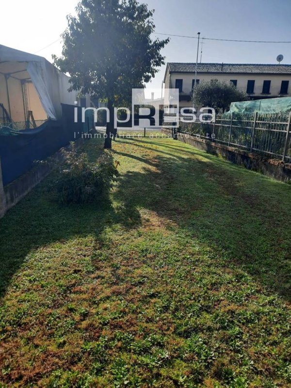 casa indipendente in vendita ad Istrana in zona Pezzan
