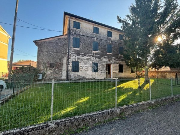 casa indipendente in vendita ad Istrana in zona Sala