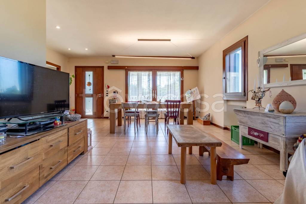 casa indipendente in vendita ad Istrana in zona Sala