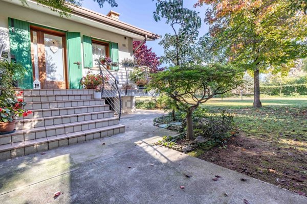 appartamento in vendita ad Istrana in zona Sala