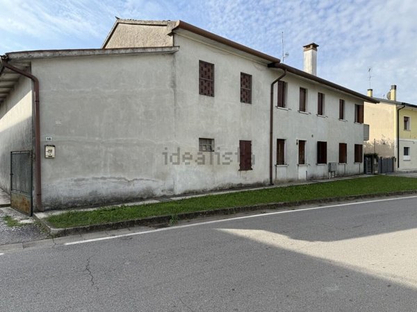 casa indipendente in vendita ad Istrana in zona Sala