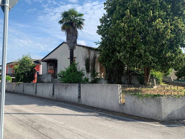 casa indipendente in vendita ad Istrana in zona Sala