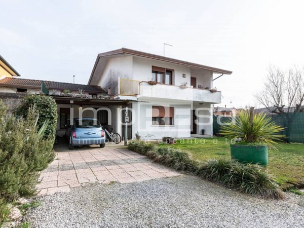 casa indipendente in vendita ad Istrana in zona Villanova