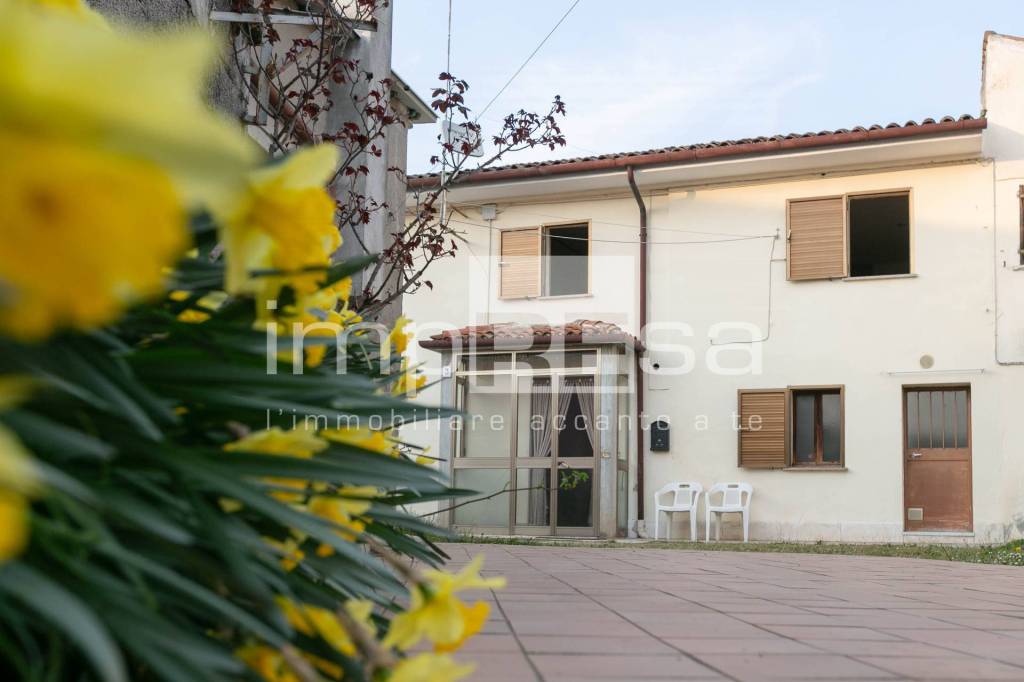 casa indipendente in vendita ad Istrana in zona Sala