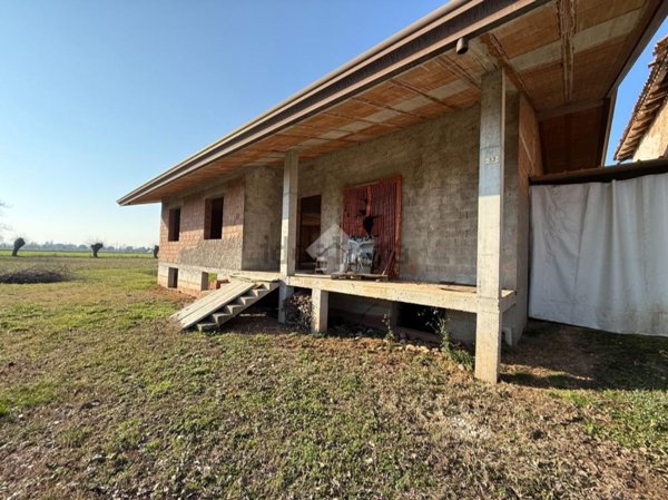 casa indipendente in vendita ad Istrana in zona Sala