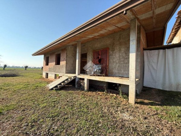 casa indipendente in vendita ad Istrana in zona Sala