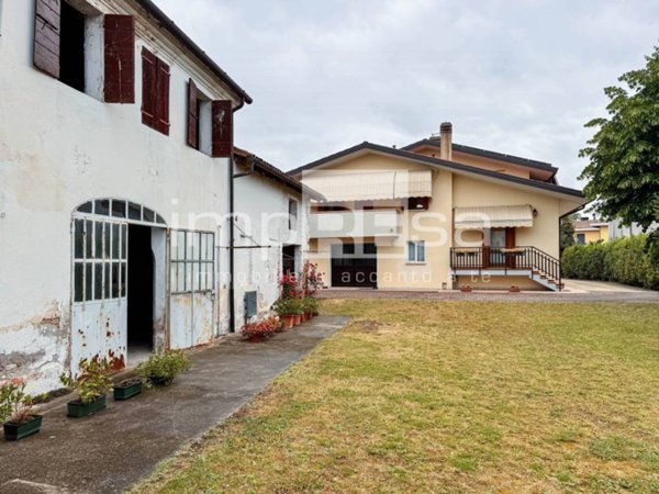 casa indipendente in vendita ad Istrana in zona Pezzan