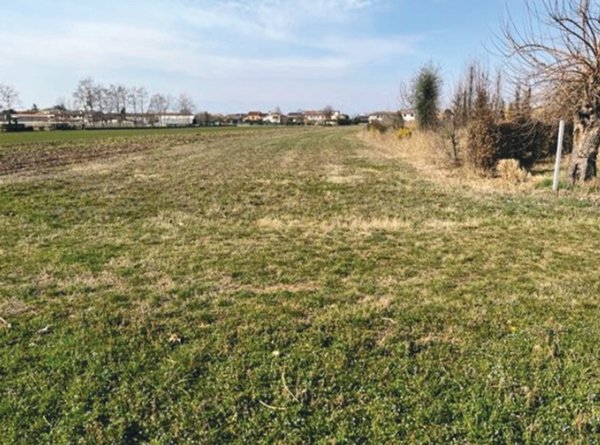 terreno in vendita ad Istrana in zona Pezzan