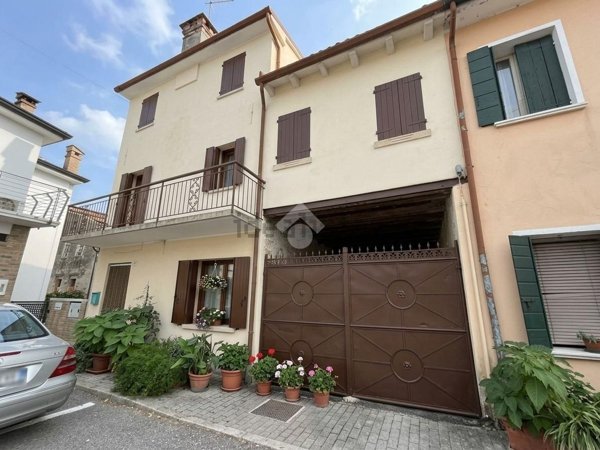 casa indipendente in vendita ad Istrana in zona Sala