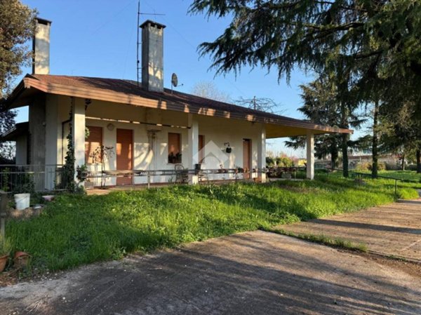 casa indipendente in vendita ad Istrana in zona Pezzan