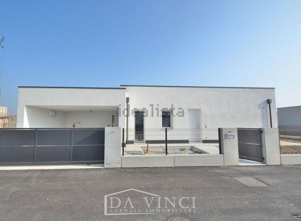 casa indipendente in vendita a Loria in zona Castione