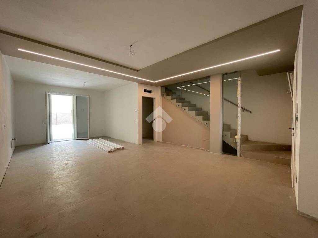casa indipendente in vendita a Loria in zona Bessica