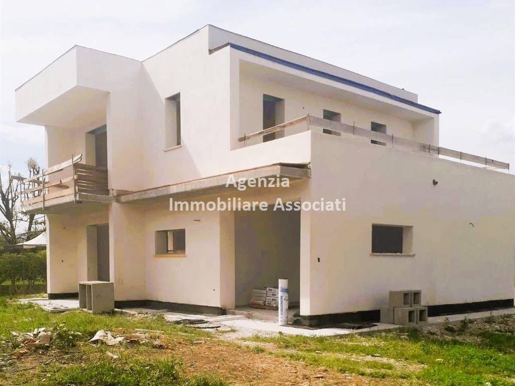 casa indipendente in vendita a Loria in zona Castione