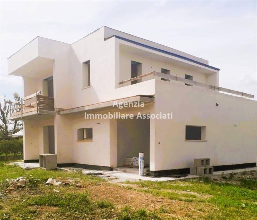 casa indipendente in vendita a Loria in zona Castione