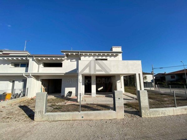 casa indipendente in vendita a Loria in zona Bessica