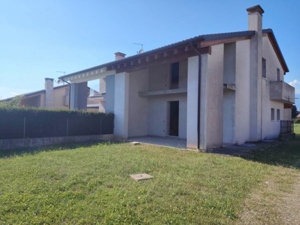 casa indipendente in vendita a Loria
