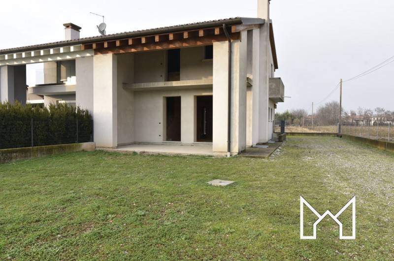 casa indipendente in vendita a Loria in zona Bessica