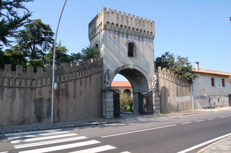 terreno edificabile in vendita a Loria in zona Castione
