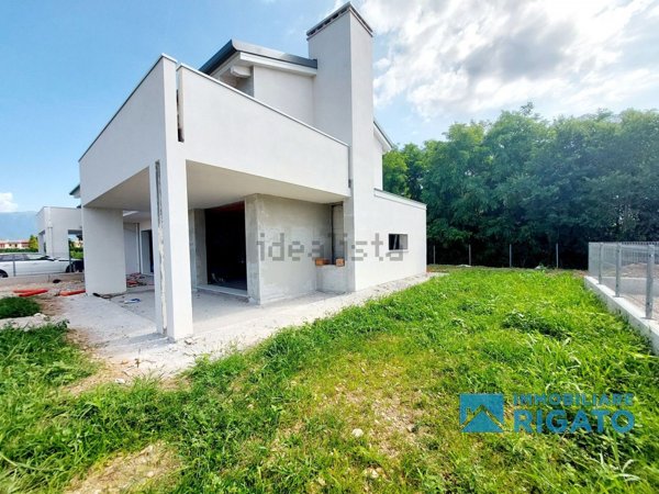 casa indipendente in vendita a Loria in zona Bessica