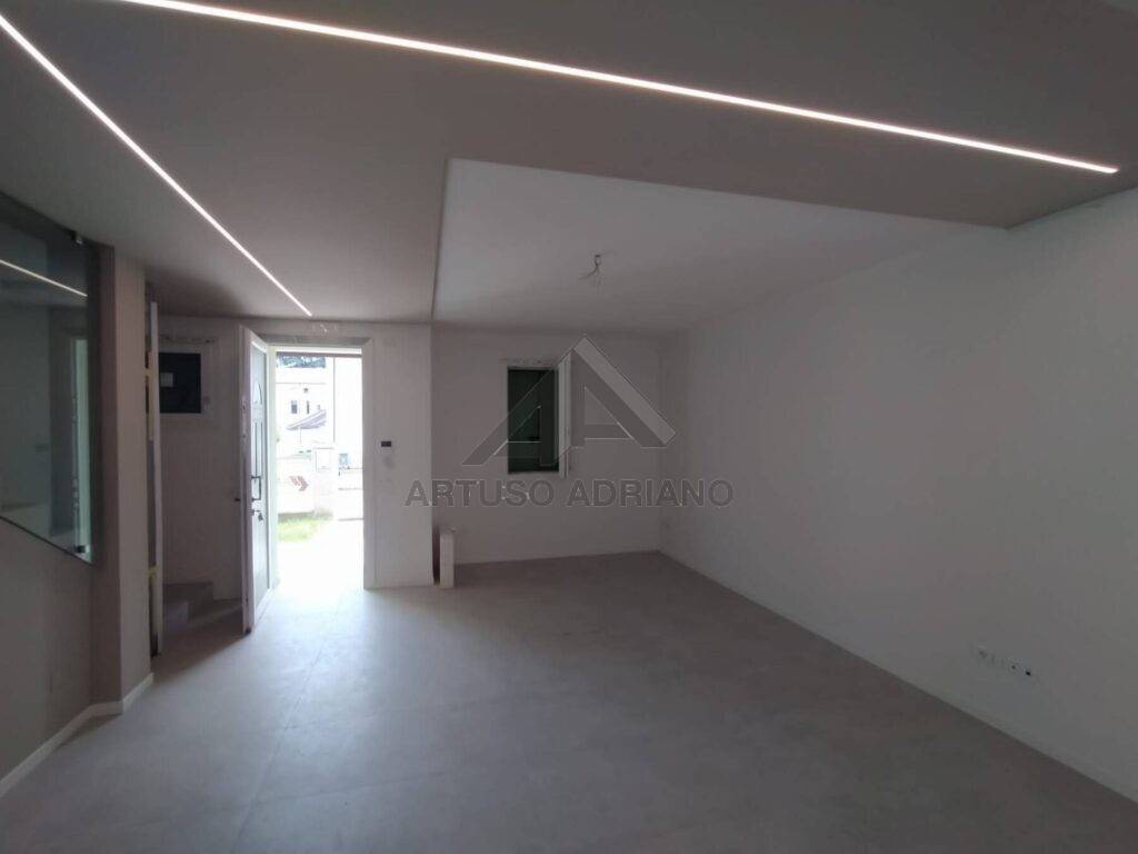 casa indipendente in vendita a Loria in zona Bessica