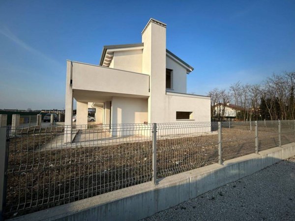 casa indipendente in vendita a Loria in zona Bessica