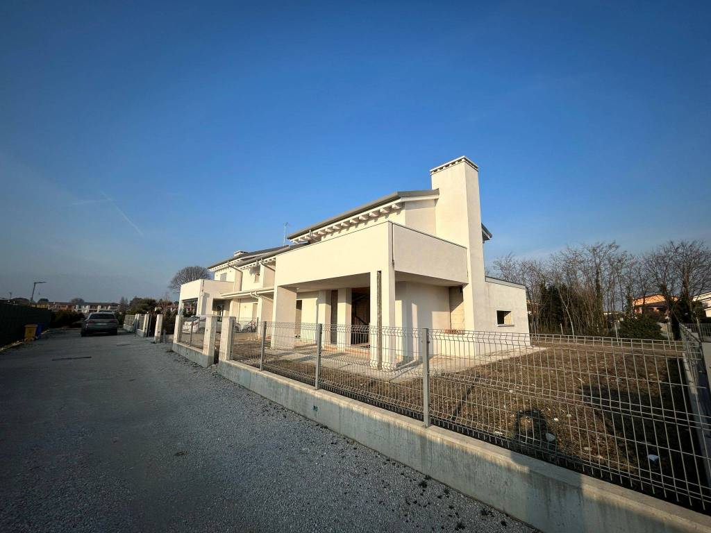 casa indipendente in vendita a Loria in zona Bessica