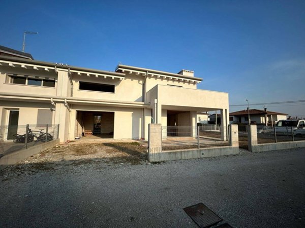 casa indipendente in vendita a Loria in zona Bessica