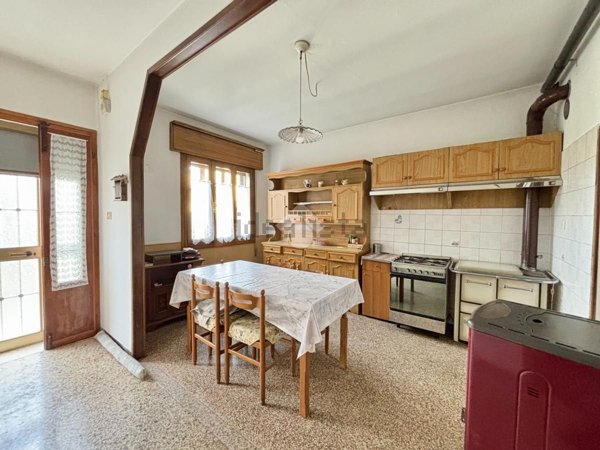casa indipendente in vendita a Loria