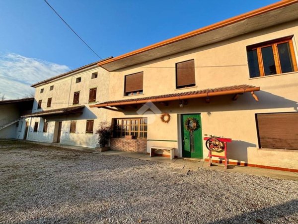 casa indipendente in vendita a Loria in zona Bessica