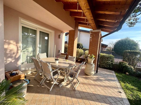 casa indipendente in vendita a Loria in zona Castione