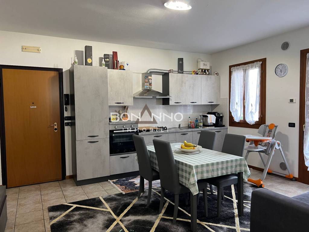 appartamento in vendita a Loria in zona Ramon