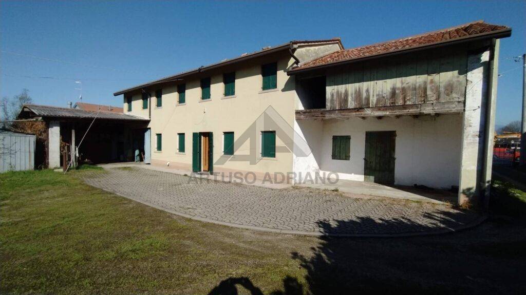 casa indipendente in vendita a Loria
