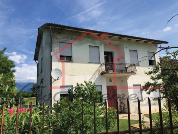 casa indipendente in vendita a Loria