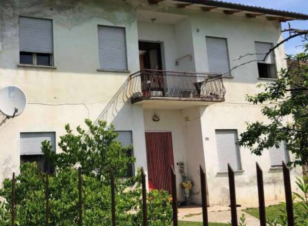 casa indipendente in vendita a Loria