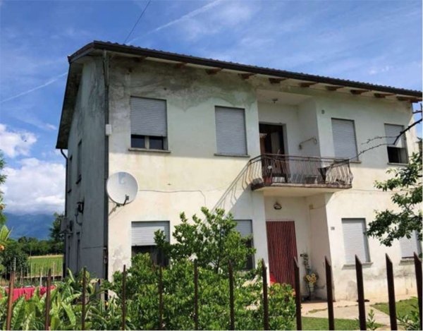 casa indipendente in vendita a Loria