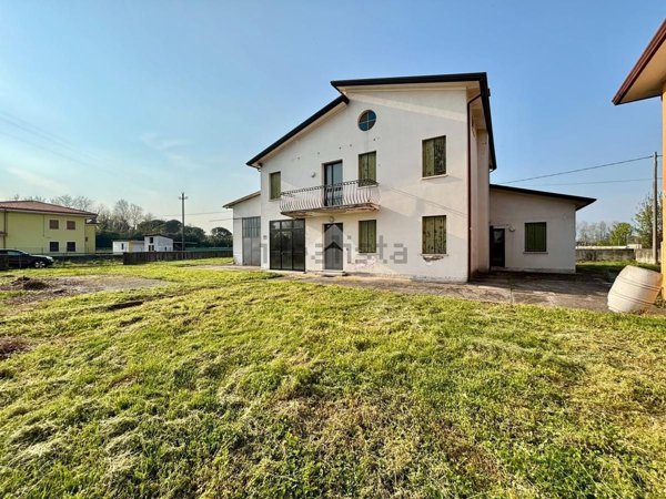 casa indipendente in vendita a Loria