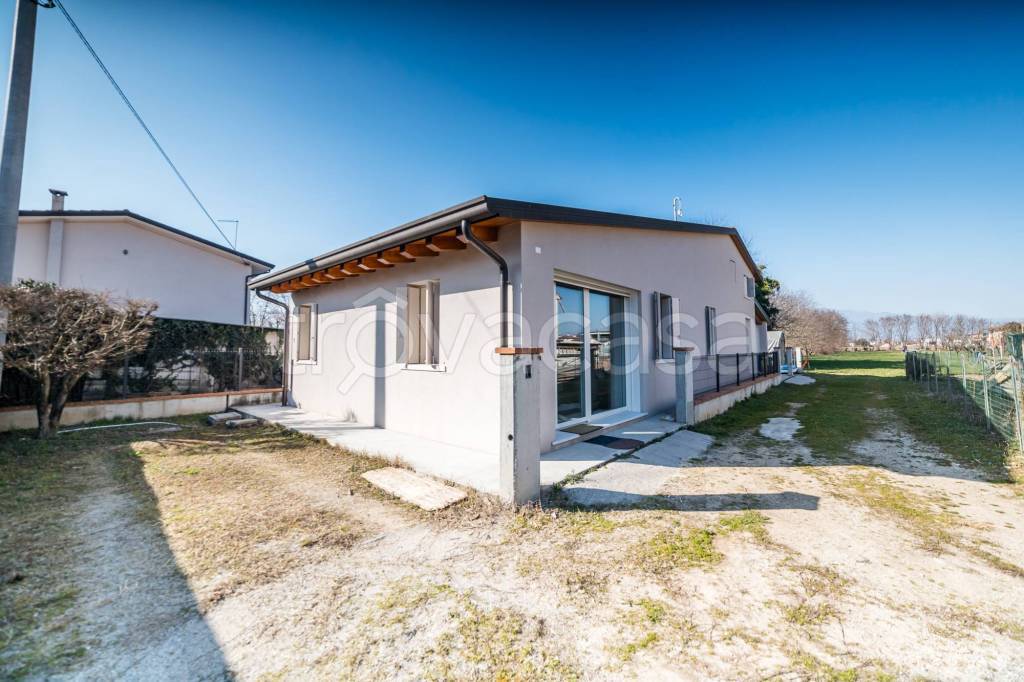 casa indipendente in vendita a Loria