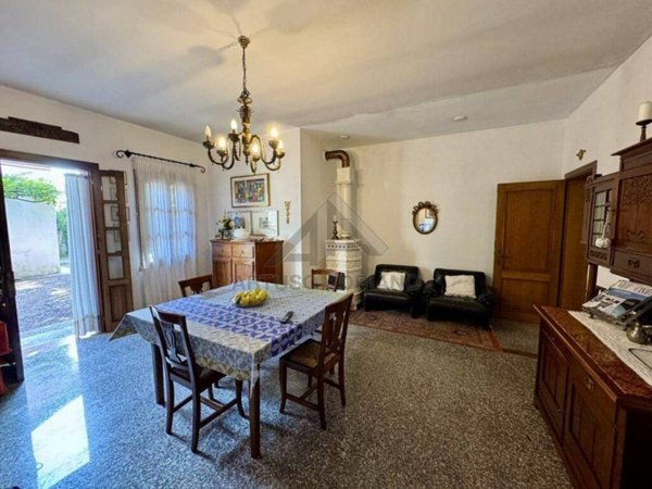 casa indipendente in vendita a Loria