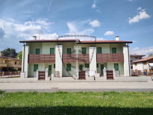 casa semindipendente in vendita a Loria in zona Bessica