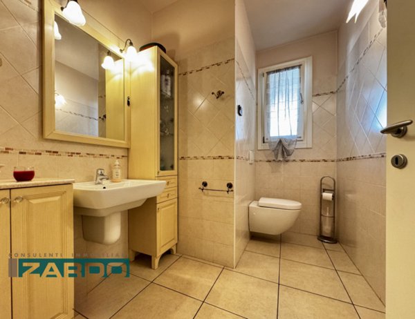 casa semindipendente in vendita a Loria in zona Castione