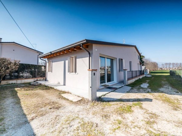 casa indipendente in vendita a Loria in zona Bessica