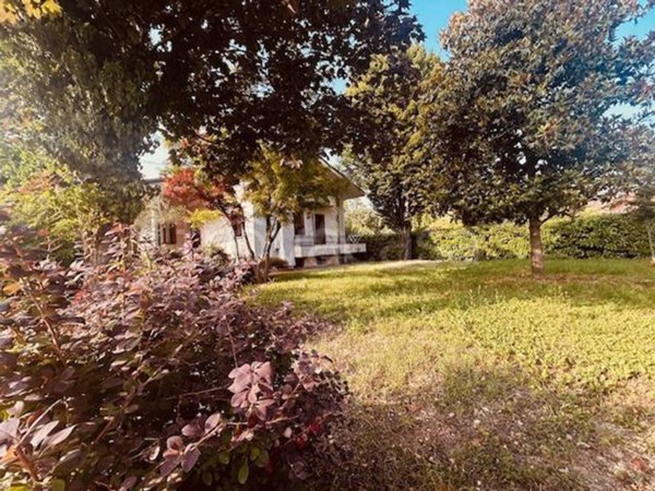 casa indipendente in vendita a Loria