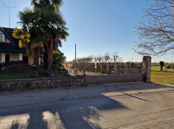 casa indipendente in vendita a Loria