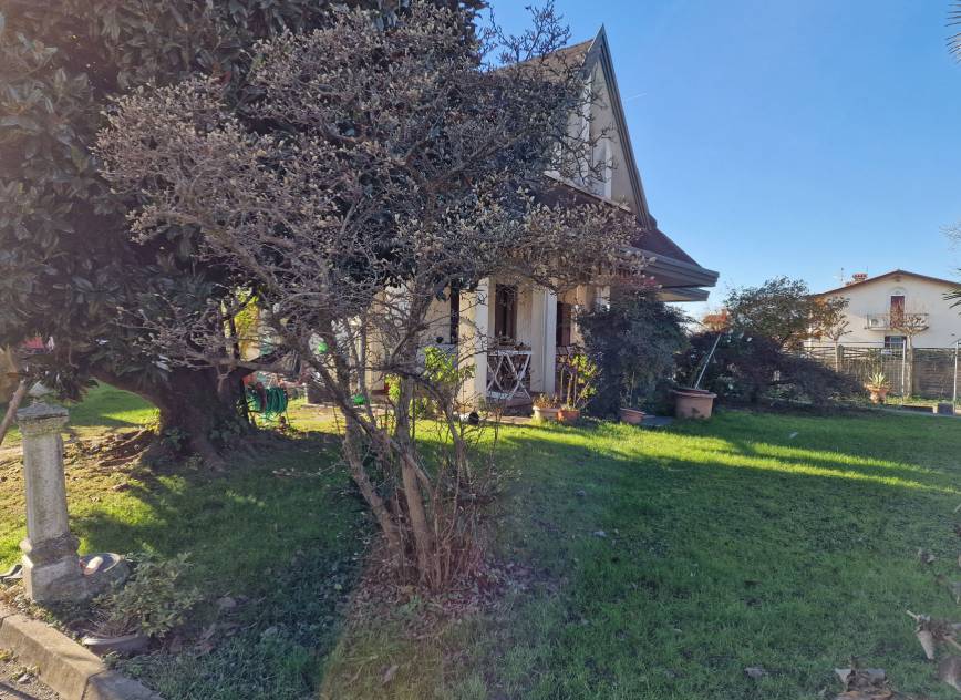casa indipendente in vendita a Loria